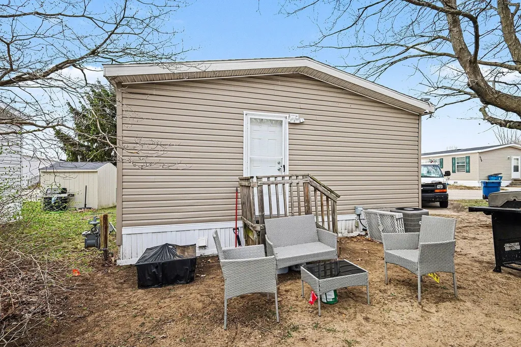 2762 Regina Street SW Wyoming City MI 49519