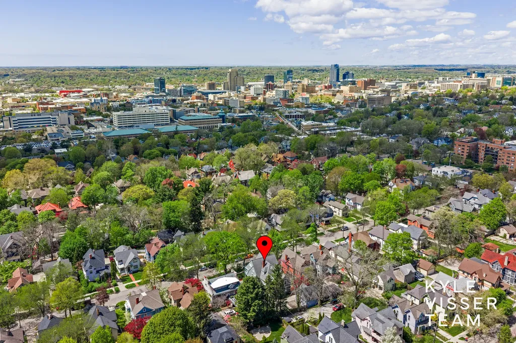 304 Paris Avenue SE Grand Rapids City MI 49503