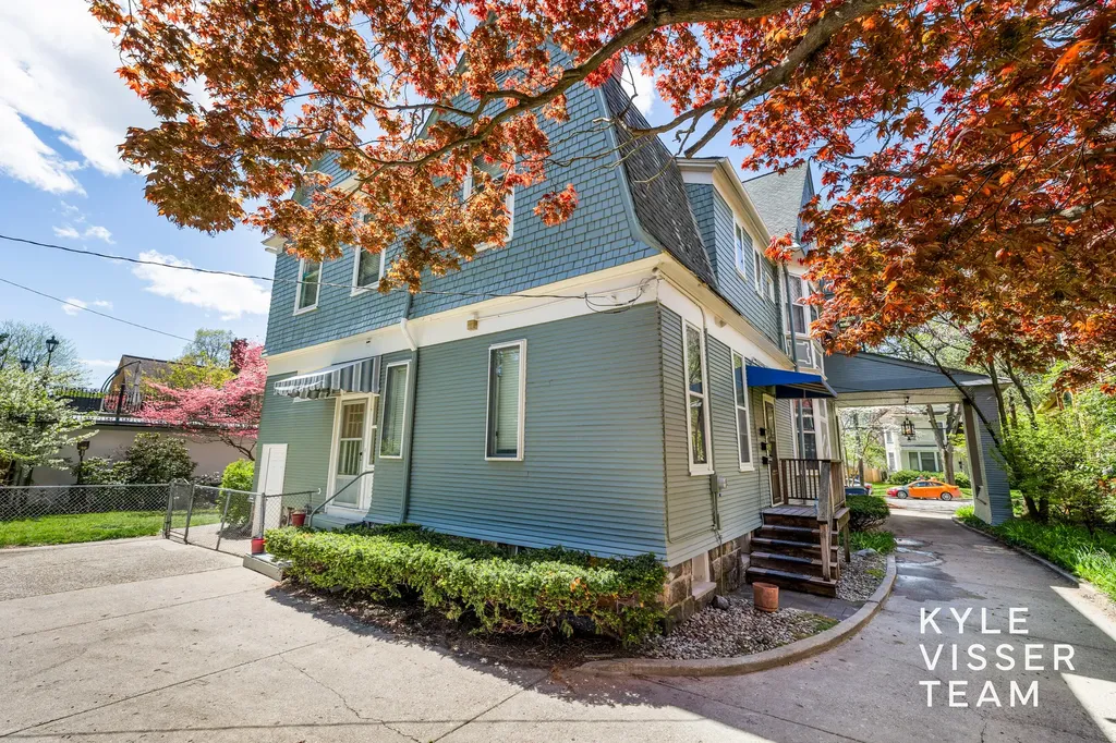 304 Paris Avenue SE Grand Rapids City MI 49503