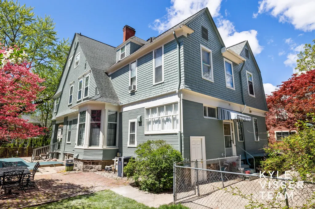 304 Paris Avenue SE Grand Rapids City MI 49503