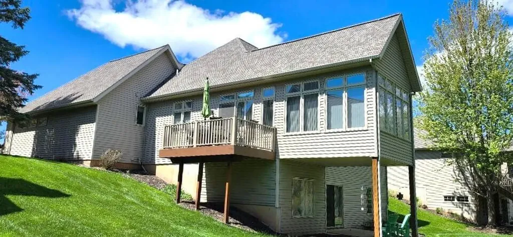 1698 Oakleigh Woods Drive NW Grand Rapids City MI 49504