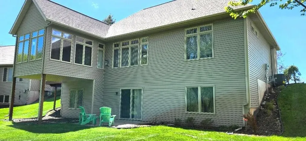 1698 Oakleigh Woods Drive NW Grand Rapids City MI 49504