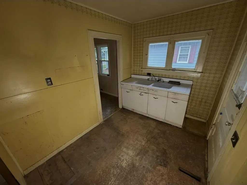 2856 Longstreet Avenue SW Wyoming City MI 49509