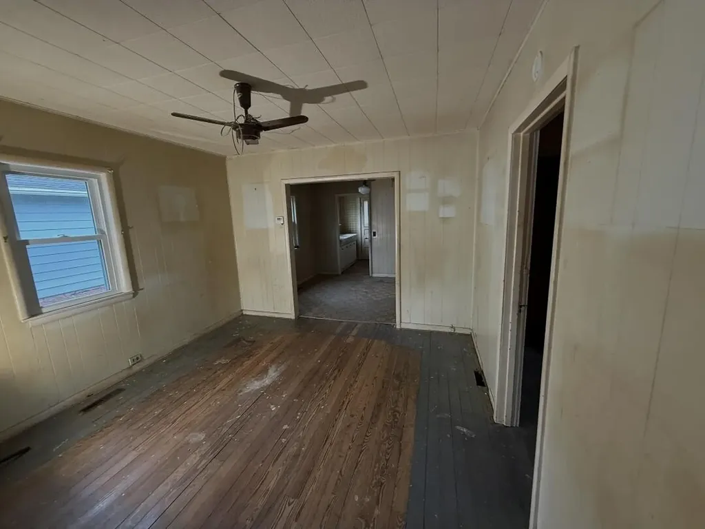 2856 Longstreet Avenue SW Wyoming City MI 49509