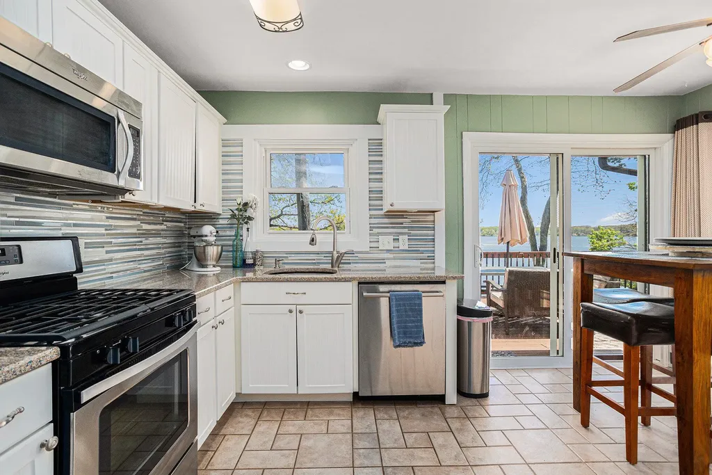 13872 Fineview Bluff Drive Johnstown Township MI 49017