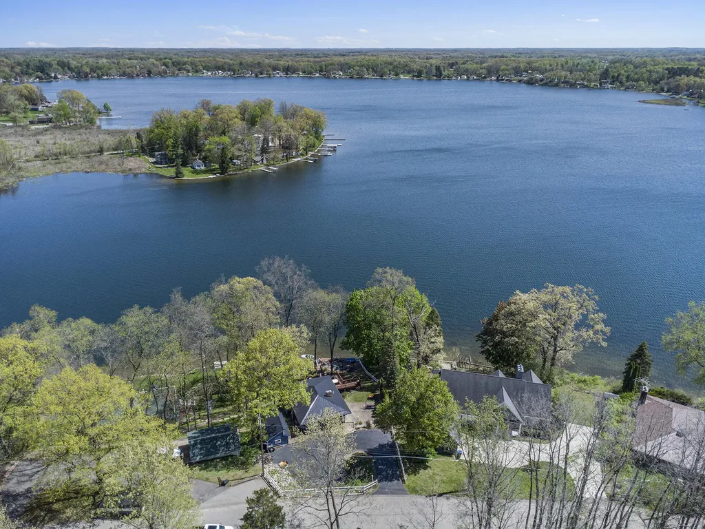 13872 Fineview Bluff Drive Johnstown Township MI 49017