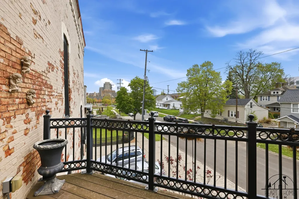 40 Lexington Avenue NW Grand Rapids City MI 49504