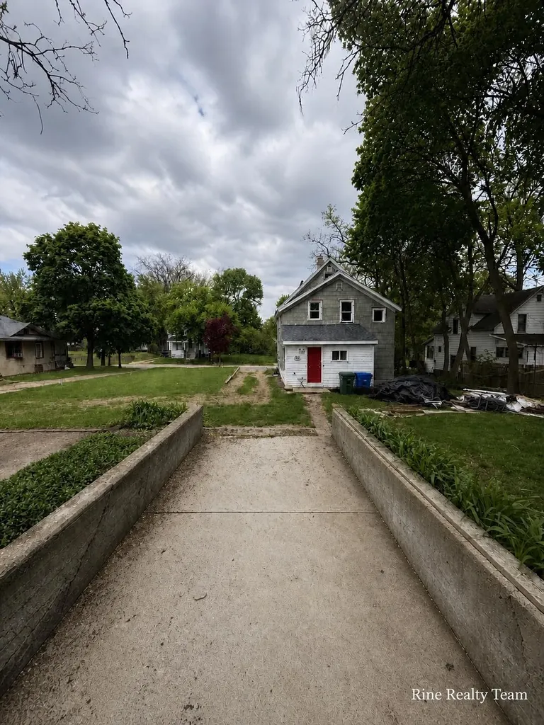 47 Frisbie Avenue Battle Creek City MI 49037