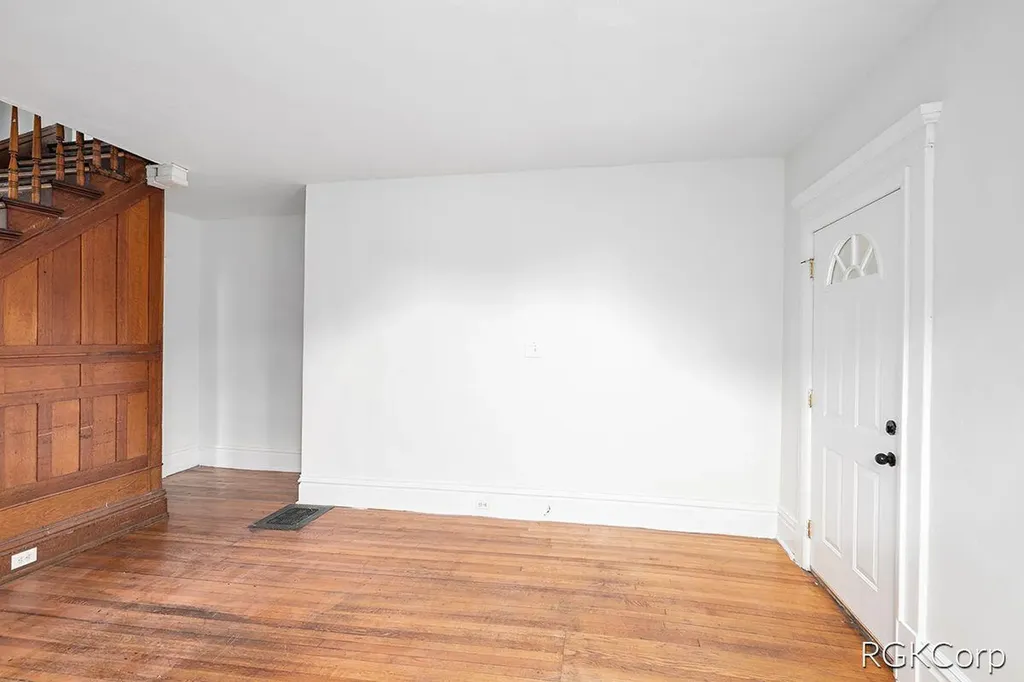 263 W Muskegon Avenue Muskegon City MI 49440