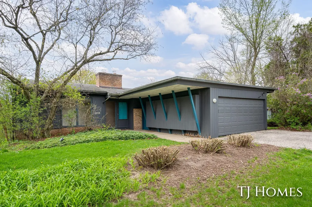 2914 Cascade Road SE East Grand Rapids City MI 49506