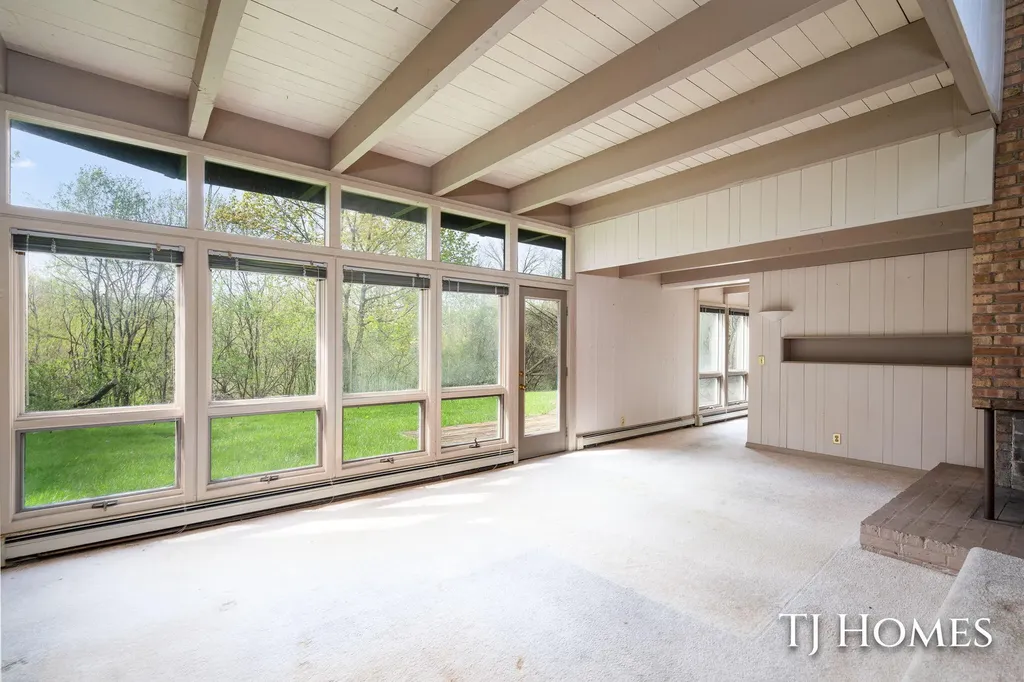 2914 Cascade Road SE East Grand Rapids City MI 49506