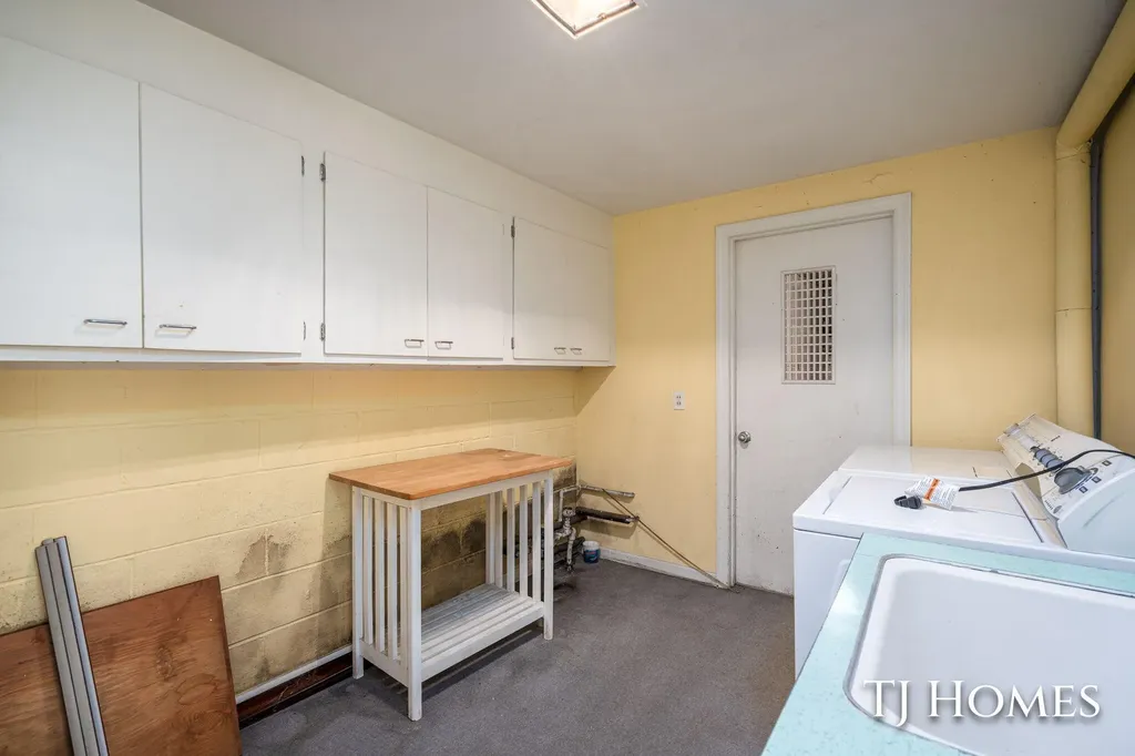 2914 Cascade Road SE East Grand Rapids City MI 49506