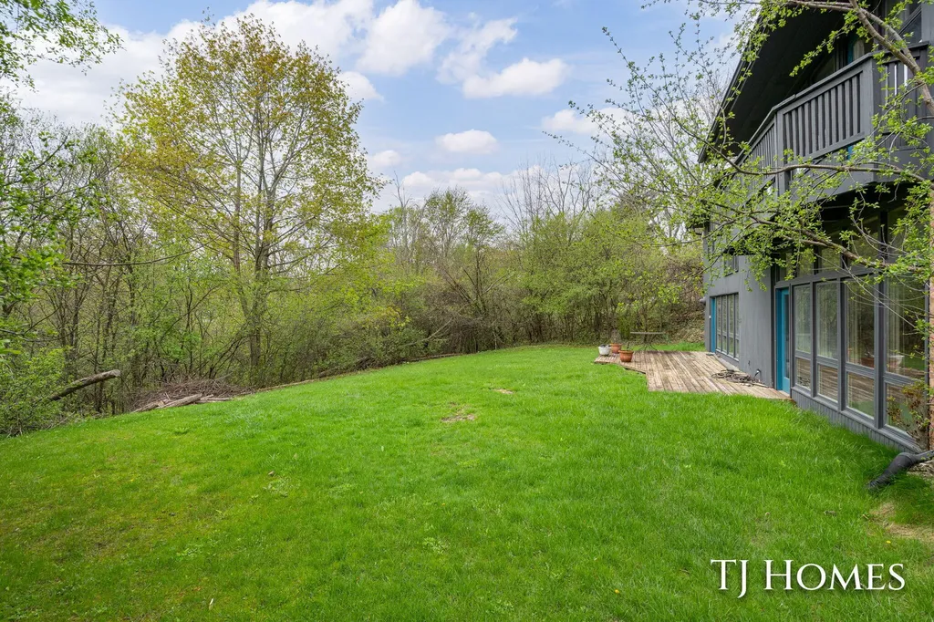 2914 Cascade Road SE East Grand Rapids City MI 49506