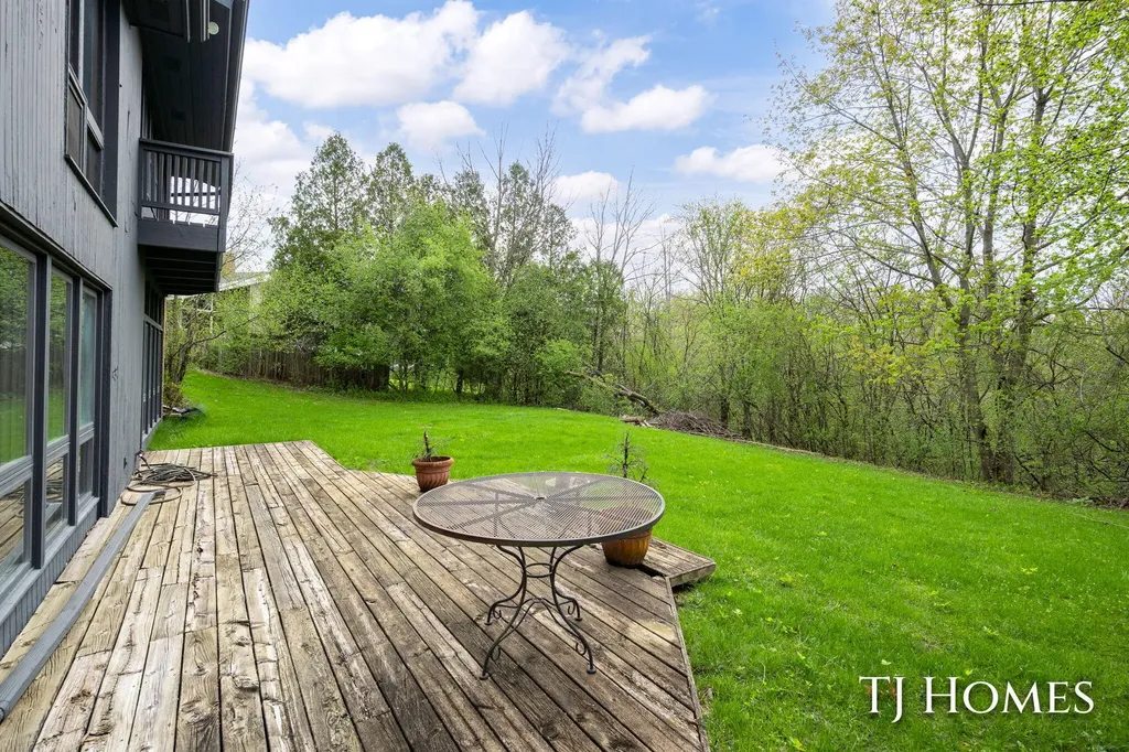 2914 Cascade Road SE East Grand Rapids City MI 49506