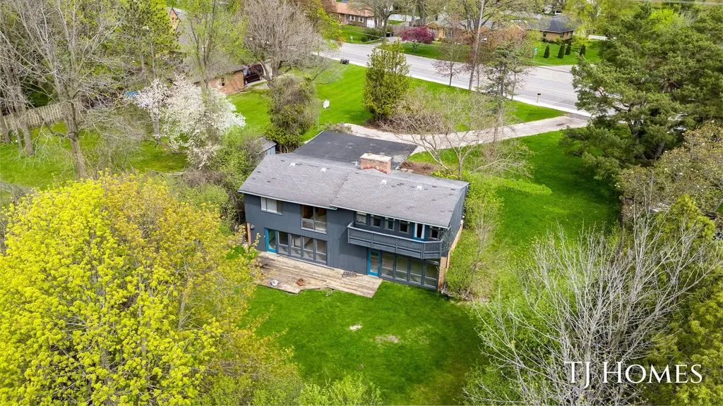 2914 Cascade Road SE East Grand Rapids City MI 49506