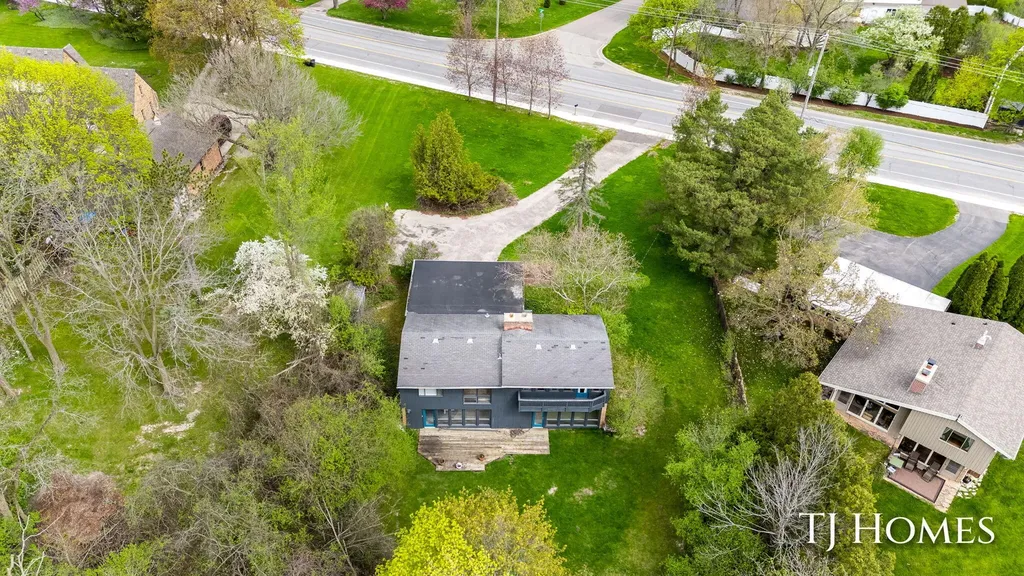 2914 Cascade Road SE East Grand Rapids City MI 49506