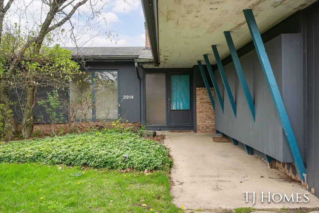 2914 Cascade Road SE East Grand Rapids City MI 49506