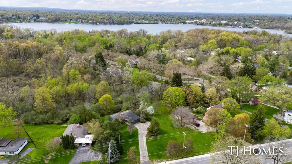 2914 Cascade Road SE East Grand Rapids City MI 49506