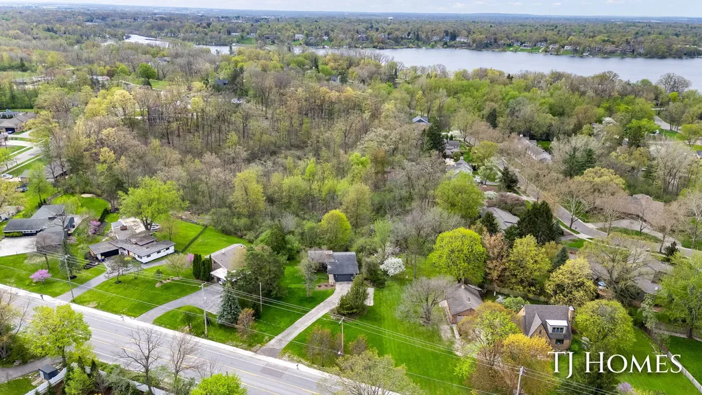 2914 Cascade Road SE East Grand Rapids City MI 49506