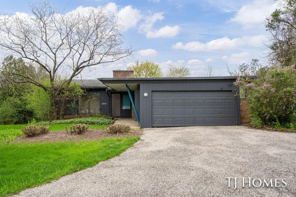 2914 Cascade Road SE East Grand Rapids City MI 49506