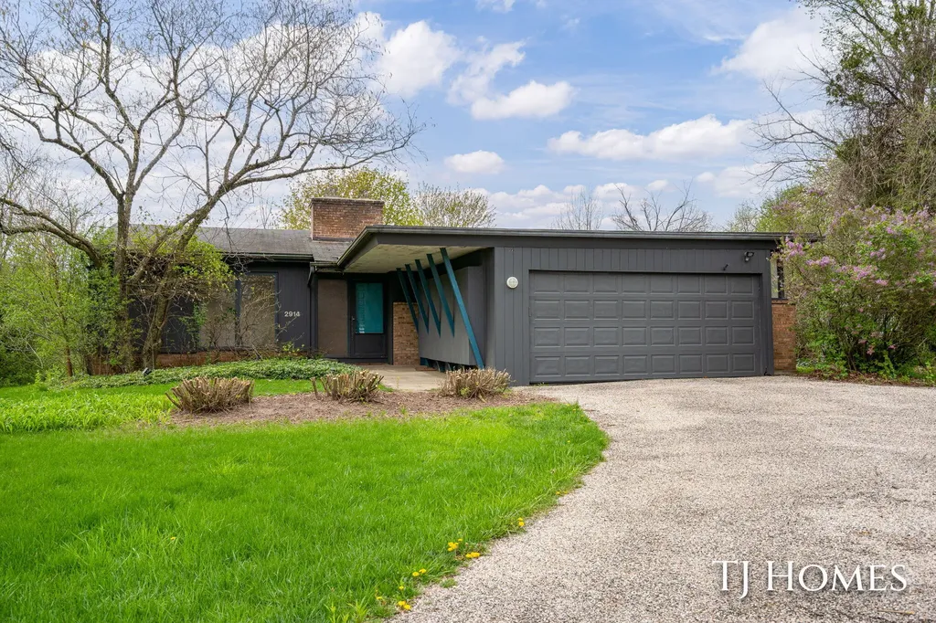 2914 Cascade Road SE East Grand Rapids City MI 49506