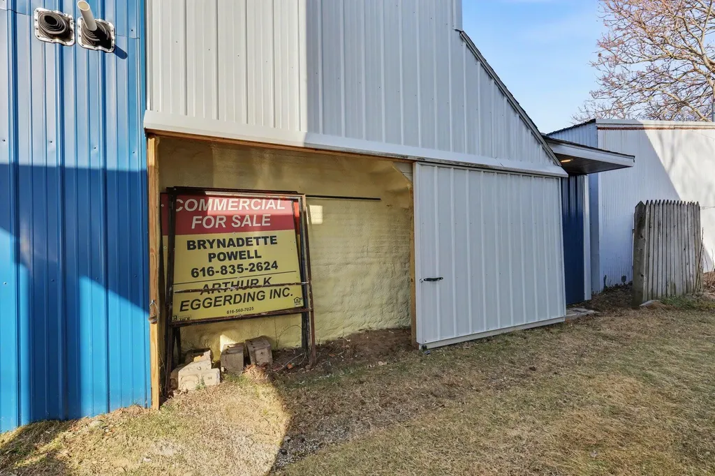21 E Maple Street NE Cedar Springs City MI 49319