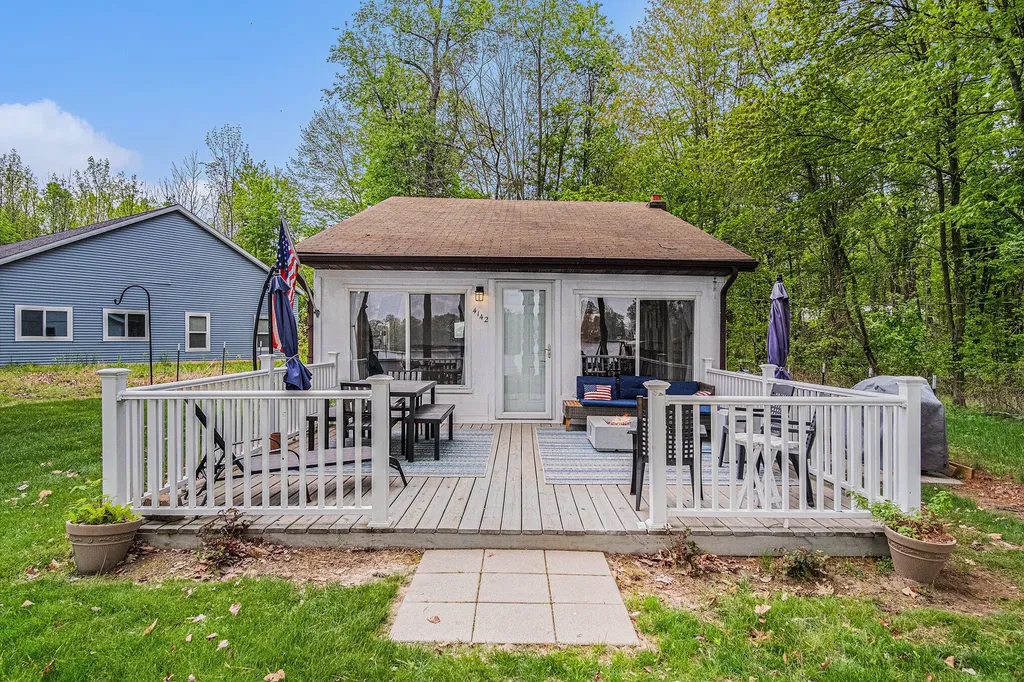 4142 Fogeson Drive Unknown City MI 49322