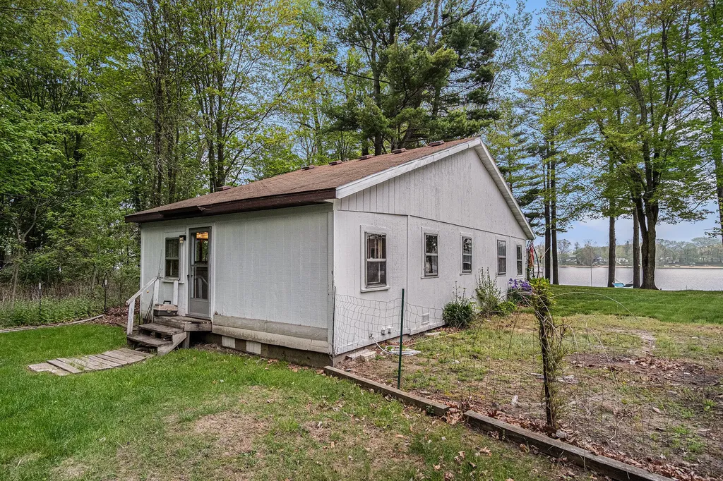 4142 Fogeson Drive Unknown City MI 49322