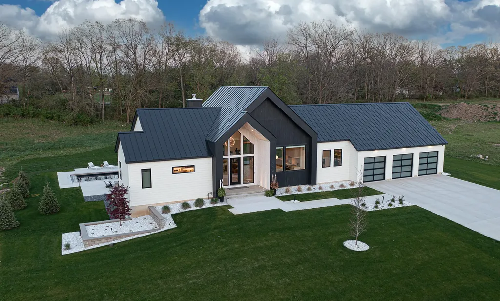 5044 Hickory Pointe Woods SE Cascade Charter Township MI 49301