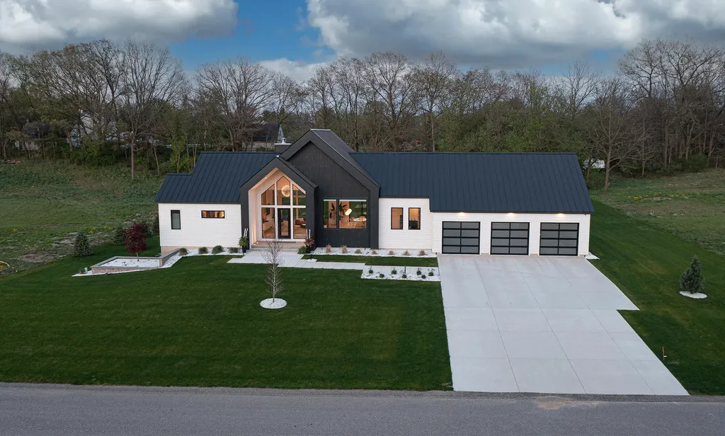 5044 Hickory Pointe Woods SE Cascade Charter Township MI 49301