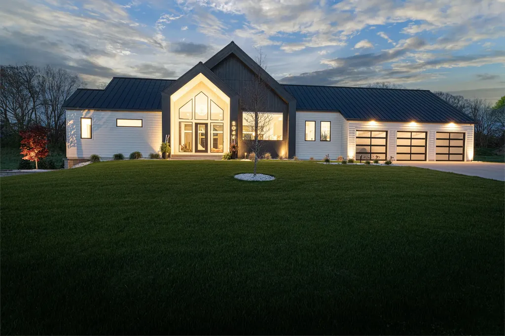 5044 Hickory Pointe Woods SE Cascade Charter Township MI 49301