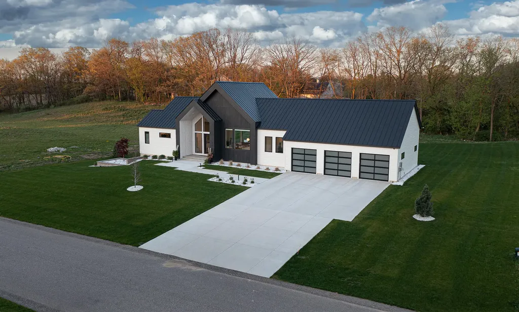 5044 Hickory Pointe Woods SE Cascade Charter Township MI 49301