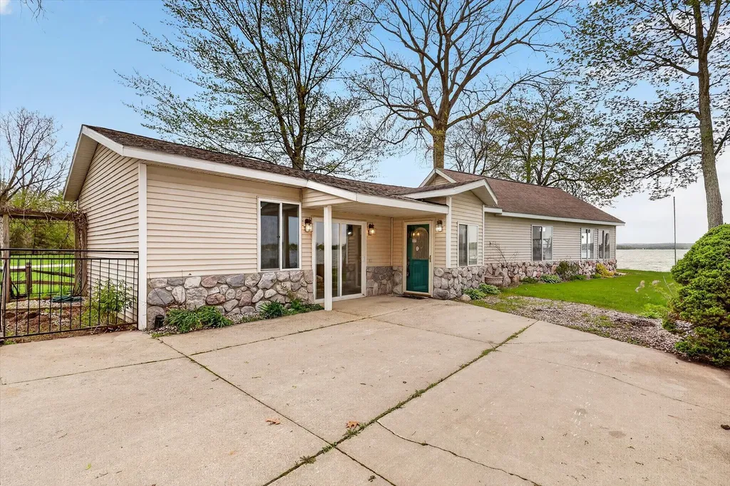 13117 Lakeshore Drive Wayland Township MI 49344