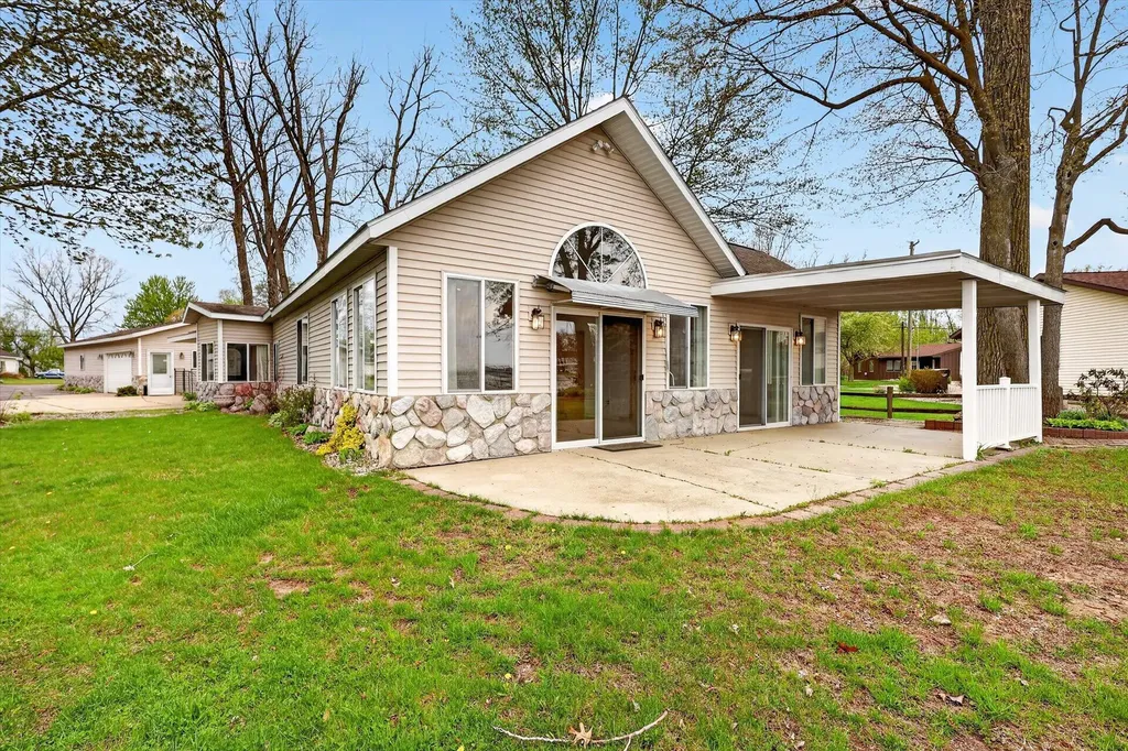 13117 Lakeshore Drive Wayland Township MI 49344