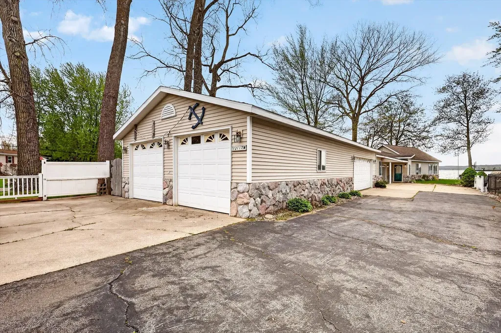 13117 Lakeshore Drive Wayland Township MI 49344