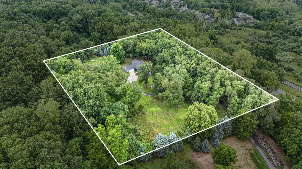 8300 Grand River Drive SE Cascade Charter Township MI 49301