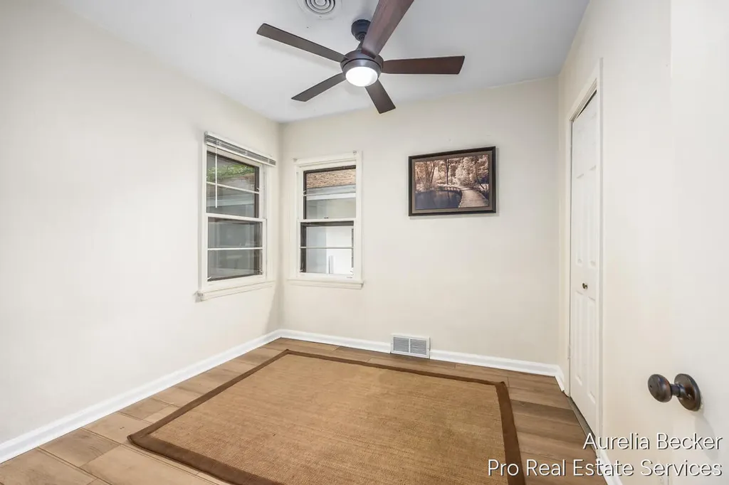 2911 Foster Avenue NE Grand Rapids City MI 49505