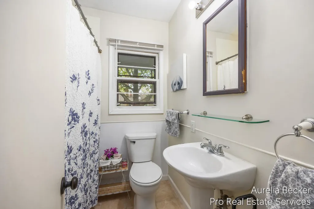 2911 Foster Avenue NE Grand Rapids City MI 49505