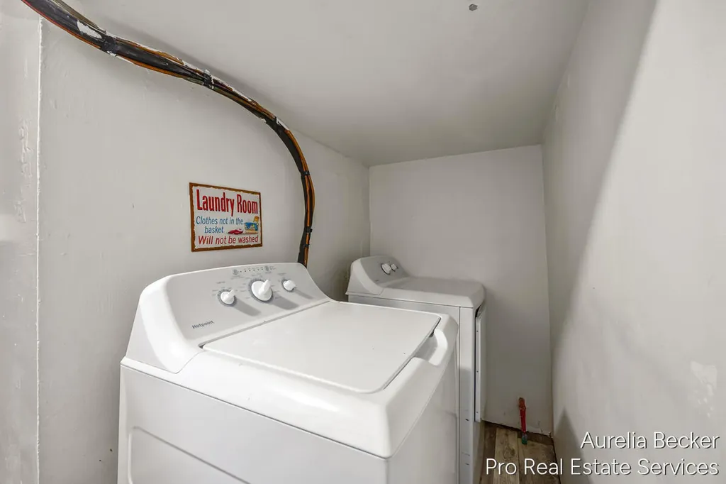 2911 Foster Avenue NE Grand Rapids City MI 49505