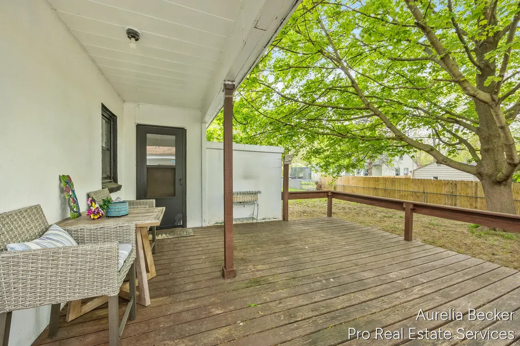 2911 Foster Avenue NE Grand Rapids City MI 49505