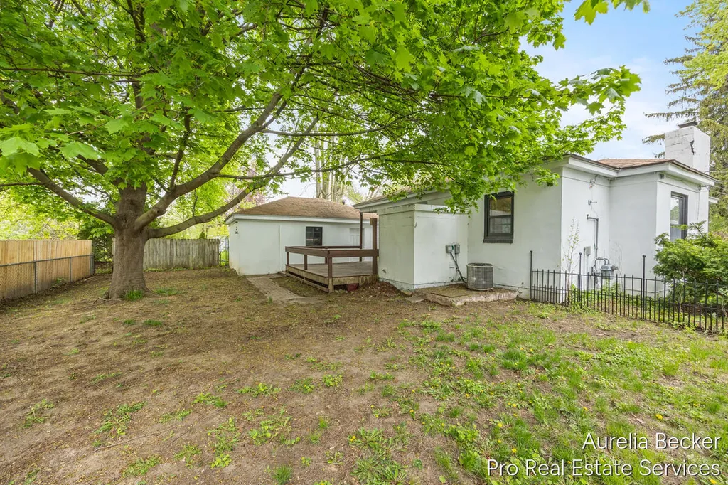 2911 Foster Avenue NE Grand Rapids City MI 49505