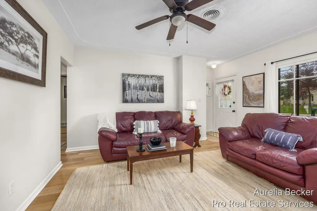 2911 Foster Avenue NE Grand Rapids City MI 49505