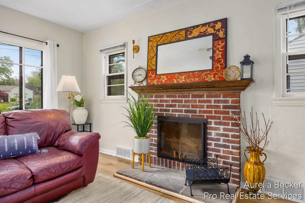 2911 Foster Avenue NE Grand Rapids City MI 49505