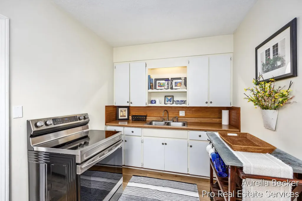 2911 Foster Avenue NE Grand Rapids City MI 49505