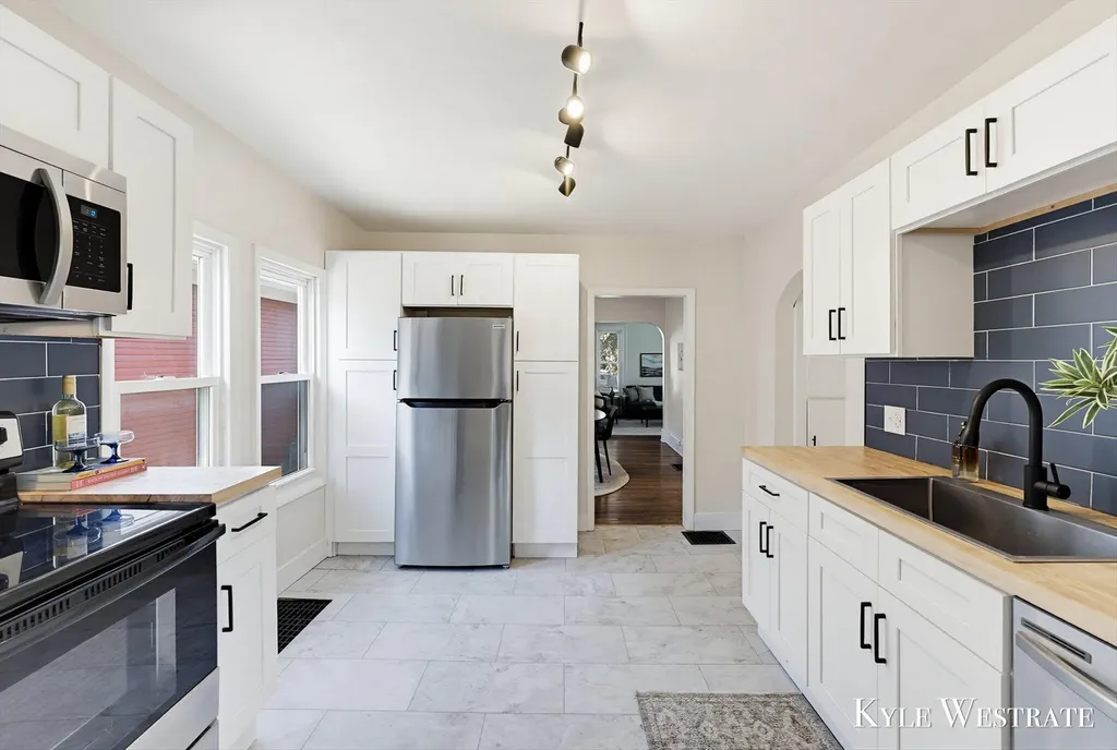 1526 Coit Avenue NE Grand Rapids City MI 49505