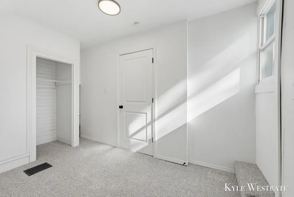 1526 Coit Avenue NE Grand Rapids City MI 49505