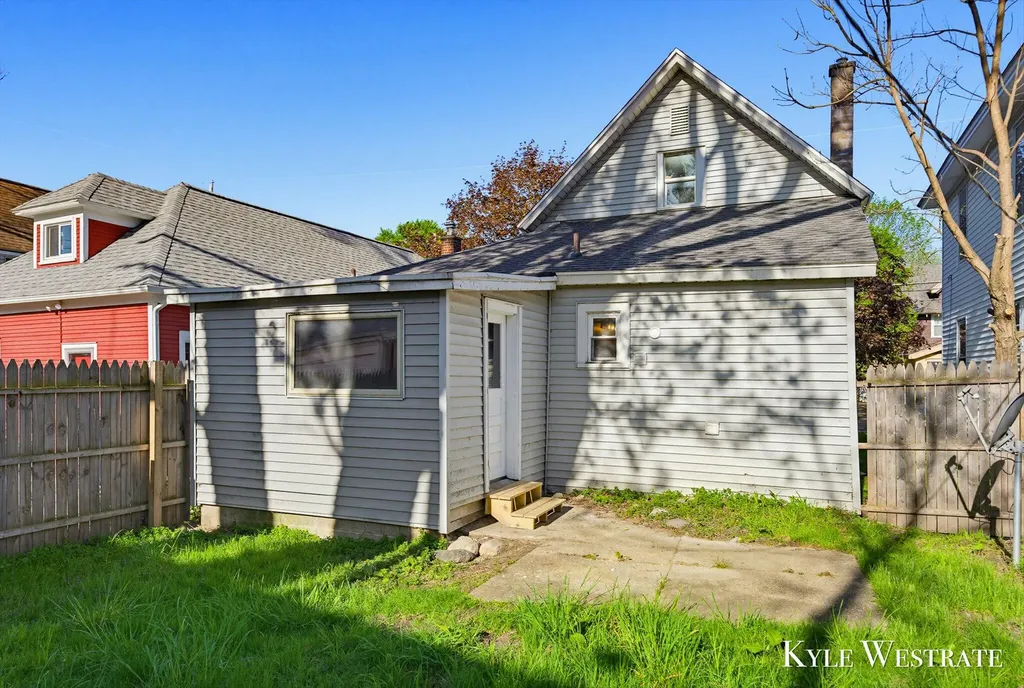 1526 Coit Avenue NE Grand Rapids City MI 49505
