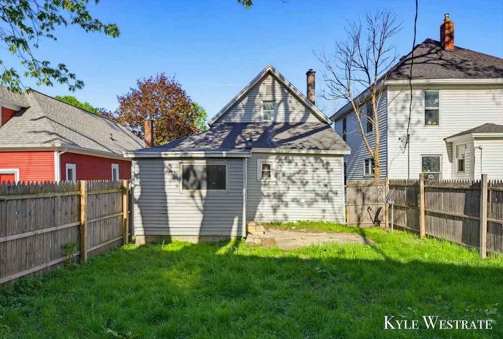 1526 Coit Avenue NE Grand Rapids City MI 49505