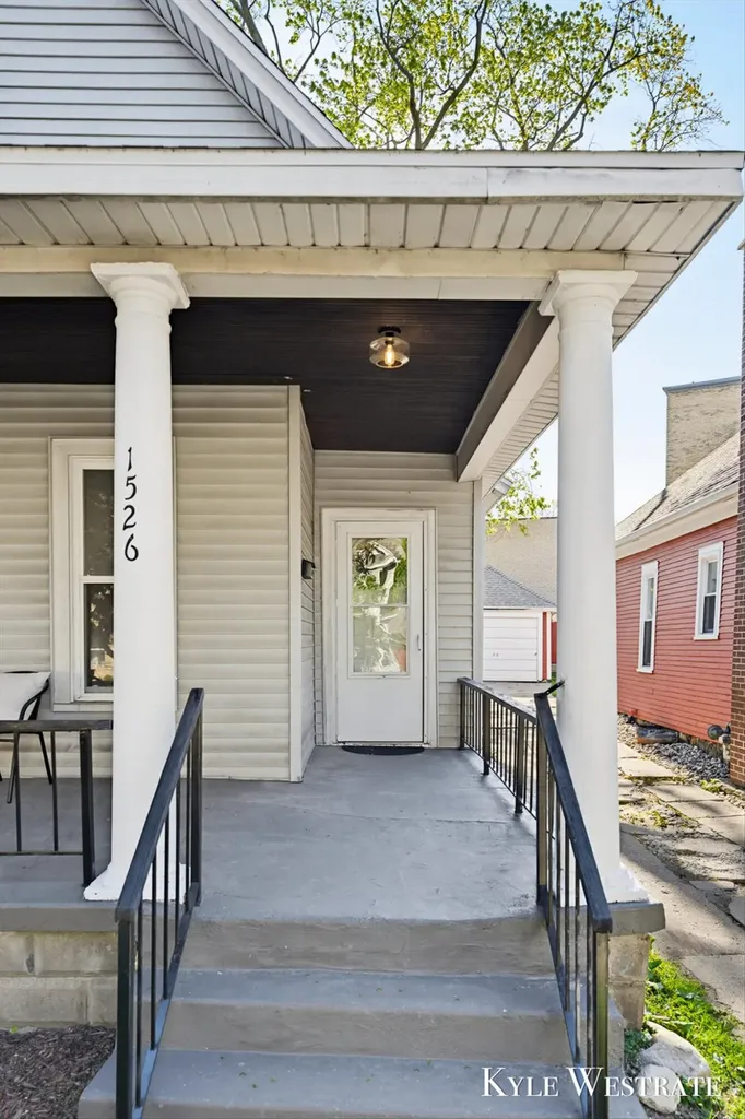 1526 Coit Avenue NE Grand Rapids City MI 49505