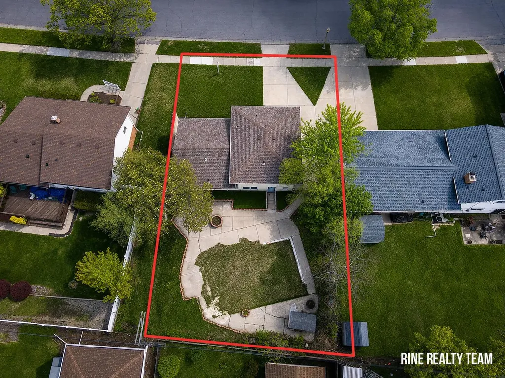 2200 Rossiter Place Lansing City MI 48911